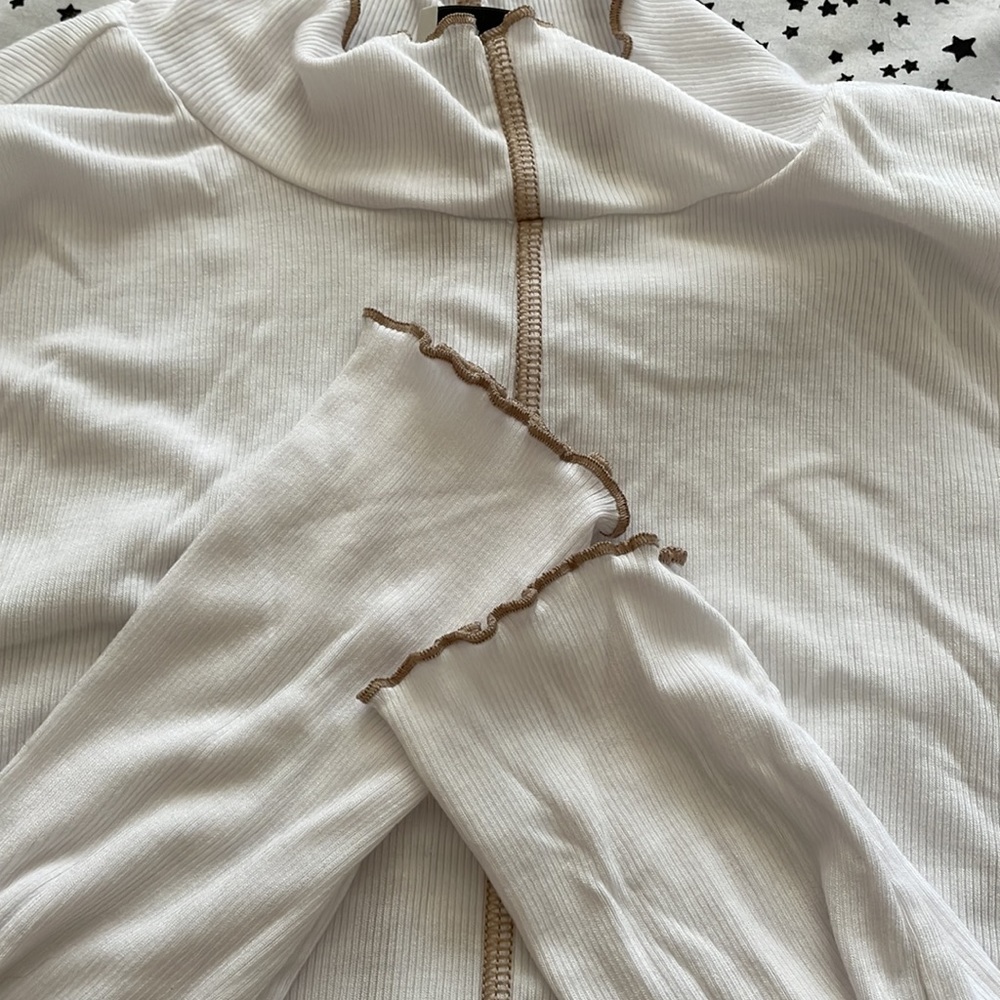 Aritzia Sunday Best “Ross Turtleneck” size medium - Picture 4 of 7